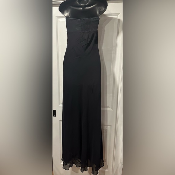 Elegant Strapless Maxi Dress with Abstract Floral Design - Size 14 - Picture 4 of 7